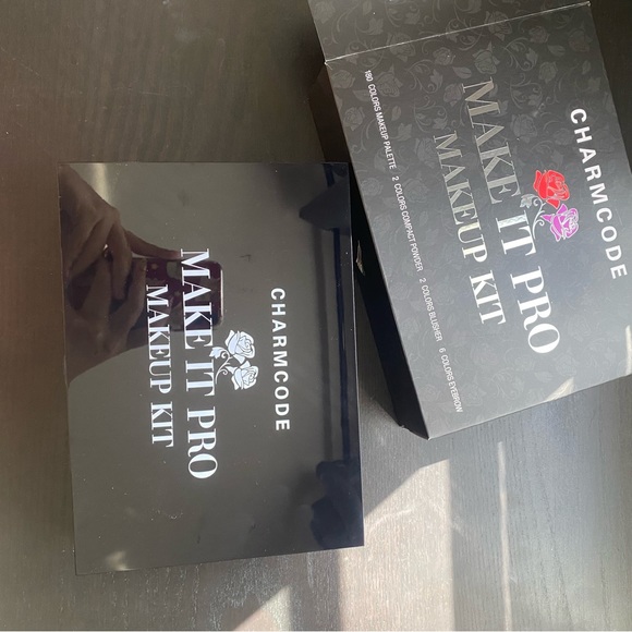 Makeup kit & Eye Primer - Picture 9 of 11